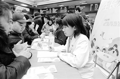 蘭州大學(xué)第一醫(yī)院舉行“新年！新高度！”兒童保健義診活動(dòng)