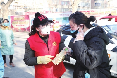 用點滴善舉筑就強大正能量 蘭州市各級道德模范、蘭州好人齊心援助抗擊疫情一線