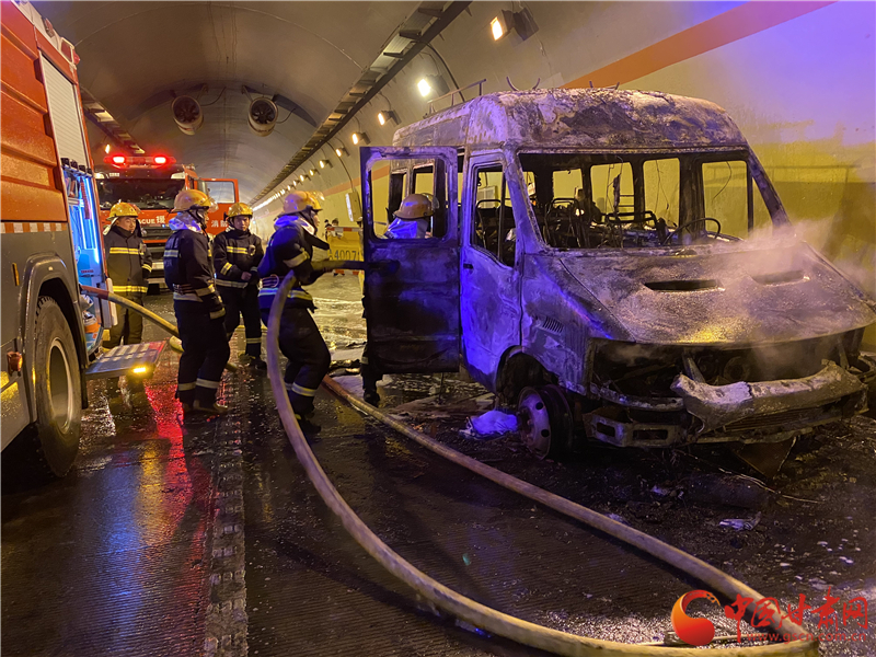 【微視頻】爭分奪秒！蘭州龔家灣消防救援站隧道內(nèi)搶救防疫物資