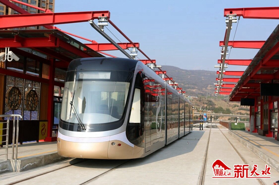 王銳調(diào)研有軌電車示范線一期工程、工業(yè)博物館等項(xiàng)目建設(shè)情況