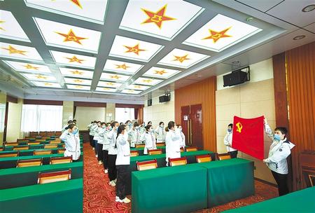 一次難得的黨課——甘肅第二、第三批援鄂醫(yī)療隊預(yù)備黨員宣誓儀式側(cè)記