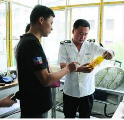 蘭州市場監(jiān)管局綜合行政執(zhí)法隊開展學(xué)校、托幼機構(gòu)食品安全專項檢查