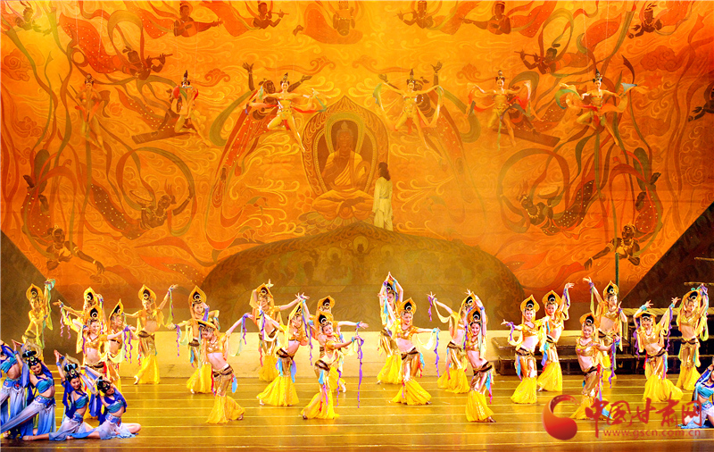 8月8日晚，《絲路花雨》《大夢敦煌》首次同臺亮相蘭州