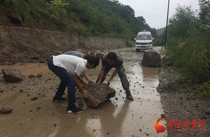 康縣長壩鎮(zhèn)：鏟車、120合力“逆行”救援群眾  