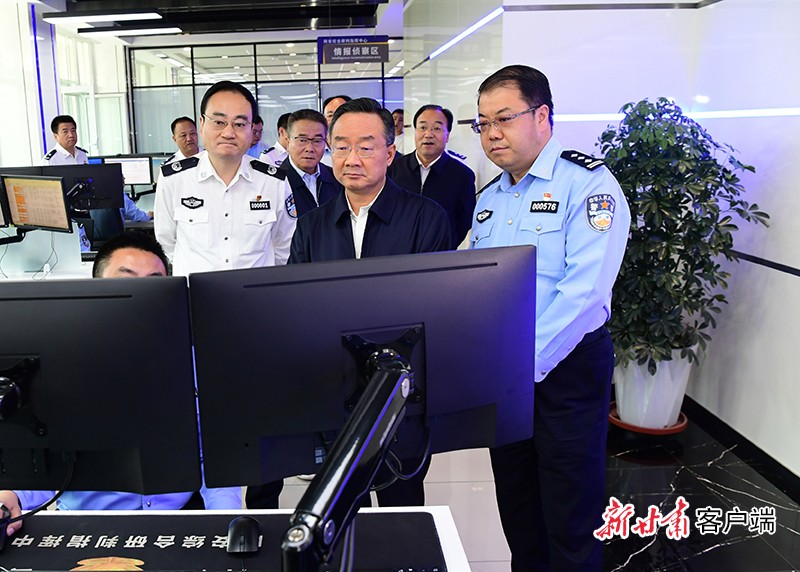 唐仁健在省公安廳調(diào)研時(shí)強(qiáng)調(diào) 對(duì)黨絕對(duì)忠誠(chéng)恪守宗旨使命筑穩(wěn)發(fā)展根基 努力提升人民群眾的獲得感幸福感安全感