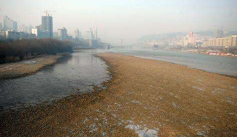 市民：黃河水位大降會(huì)不會(huì)影響供水？ 水務(wù)部門：枯水期流量偏小屬于正?，F(xiàn)象