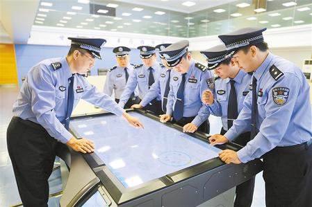 致敬！人民警察