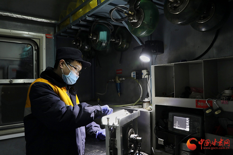 軍馬場車站：“鋼軌神探”零點(diǎn)行動保春運(yùn)