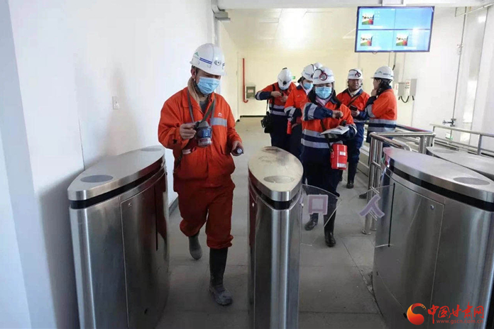 【新春走基層】春節(jié)，他們依然堅守在600米礦井下