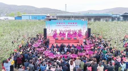 隴南禮縣舉辦“學(xué)黨史·感黨恩·賞花?！むl(xiāng)村游”活動(dòng)