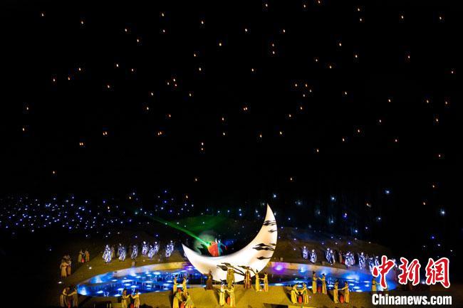 圖為大型沙漠實(shí)景演出《敦煌盛典》演出劇照。(資料圖) 敦煌市委宣傳部供圖