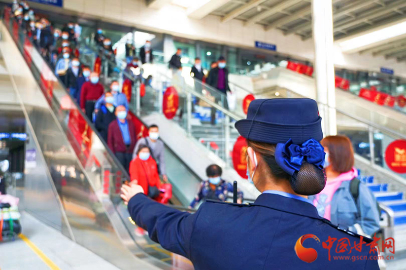 各位家長(zhǎng)暑期到了小心騙子盯上你家孩子