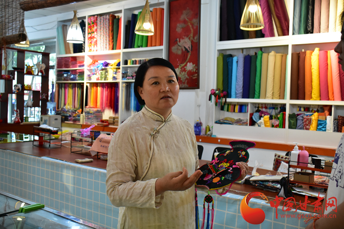 【蘭大新聞學子重走西北角】香包傳承人劉蘭芳：飛針走線，傳承匠心 