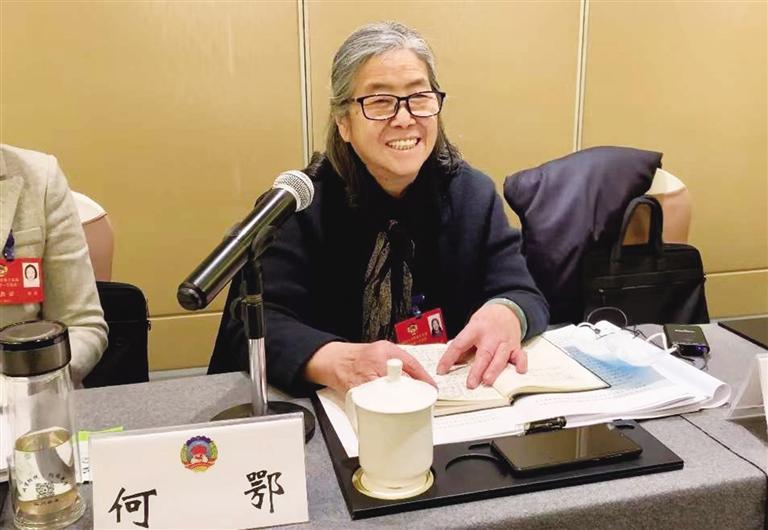 【委員風(fēng)采】“明星委員”何鄂的三個(gè)“幸?！?>
        </a><em>【委員風(fēng)采】“明星委員”何鄂的三個(gè)“幸?！?/em></li>
    <li><a  target=