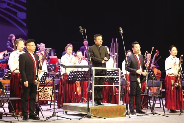 中外影視經(jīng)典民族交響音樂會《歲月留聲》為父老鄉(xiāng)親送祝福
