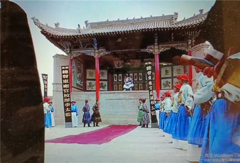 電影《新龍門客?！菲^之關(guān)城清代戲臺特寫