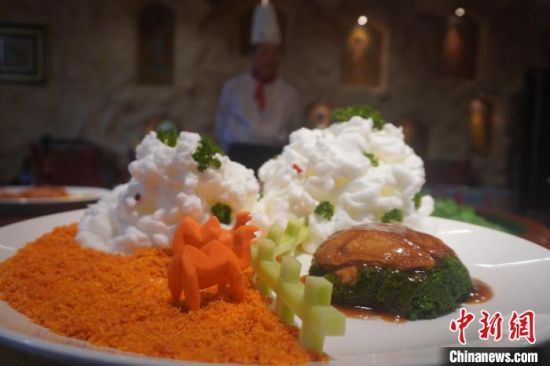 圖為敦煌菜代表菜肴展示?！【琶赖┰?攝