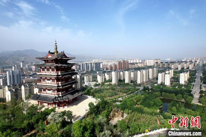 圖為航拍樂都區(qū)朝陽山片區(qū)。　薛蒂 攝