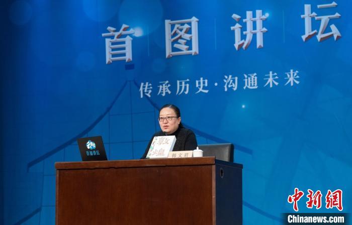 敦煌研究院文化弘揚(yáng)部講解科科長韓文君?！『衔乃嚦霭嫔绻﹫D