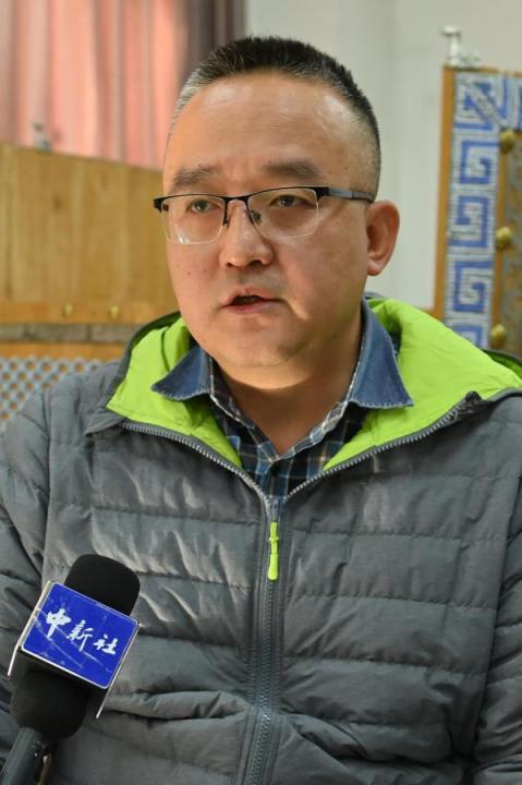 謝焱，甘肅省文物考古研究所副研究館員、考古研究二部主任、田野考古項目負(fù)責(zé)人。主持參與了張家川馬家塬戰(zhàn)國西戎墓地、臨潭磨溝齊家文化墓地等20多項考古調(diào)查、發(fā)掘工作，曾獲得中國國家文物局田野考古二、三等獎，“十二五”文物保護科學(xué)和技術(shù)創(chuàng)新二等獎等榮譽。