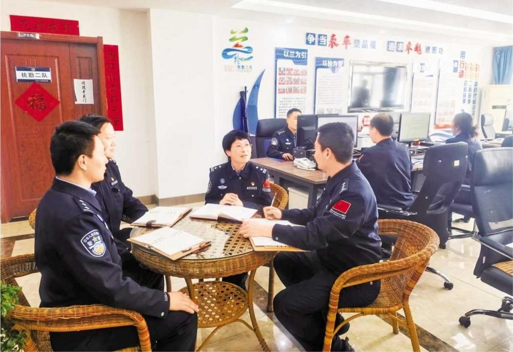 柔肩擔(dān)重任 專(zhuān)業(yè)護(hù)平安